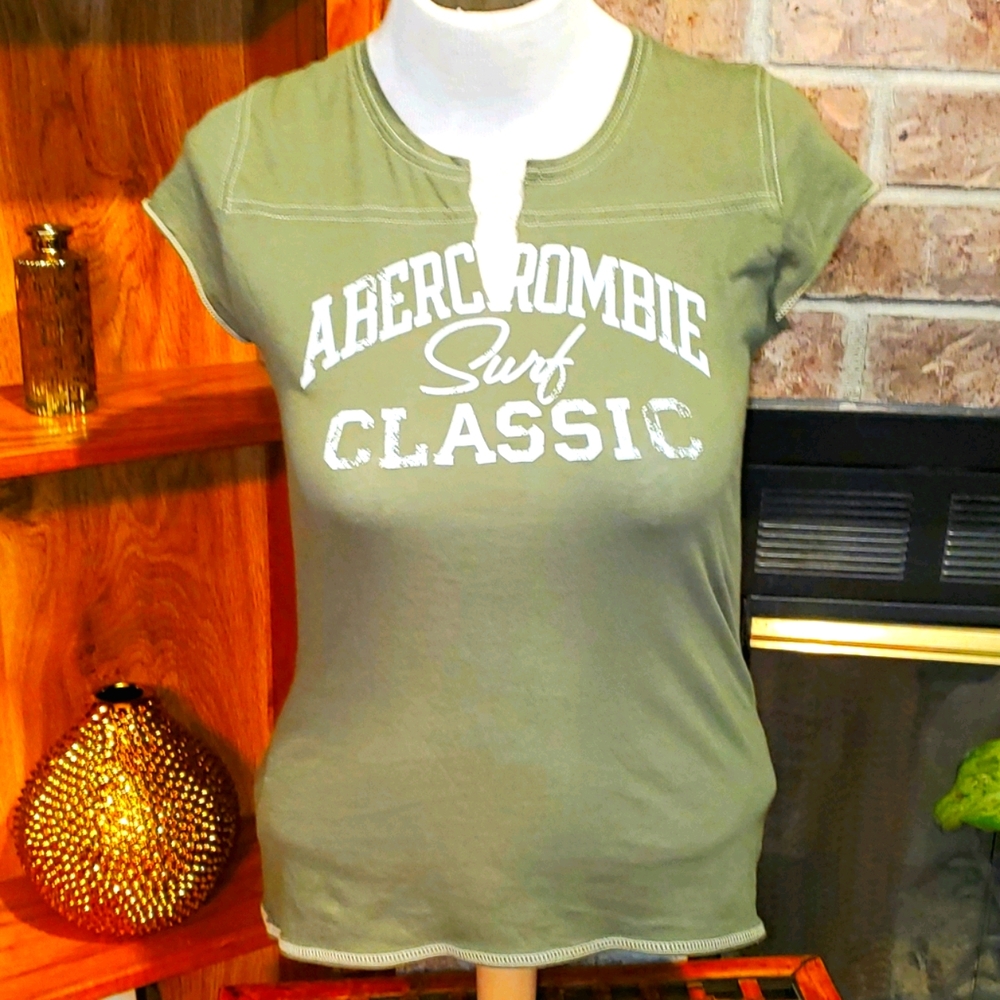 Abercrombie & Fitch V Neck Shirt. Size Large.